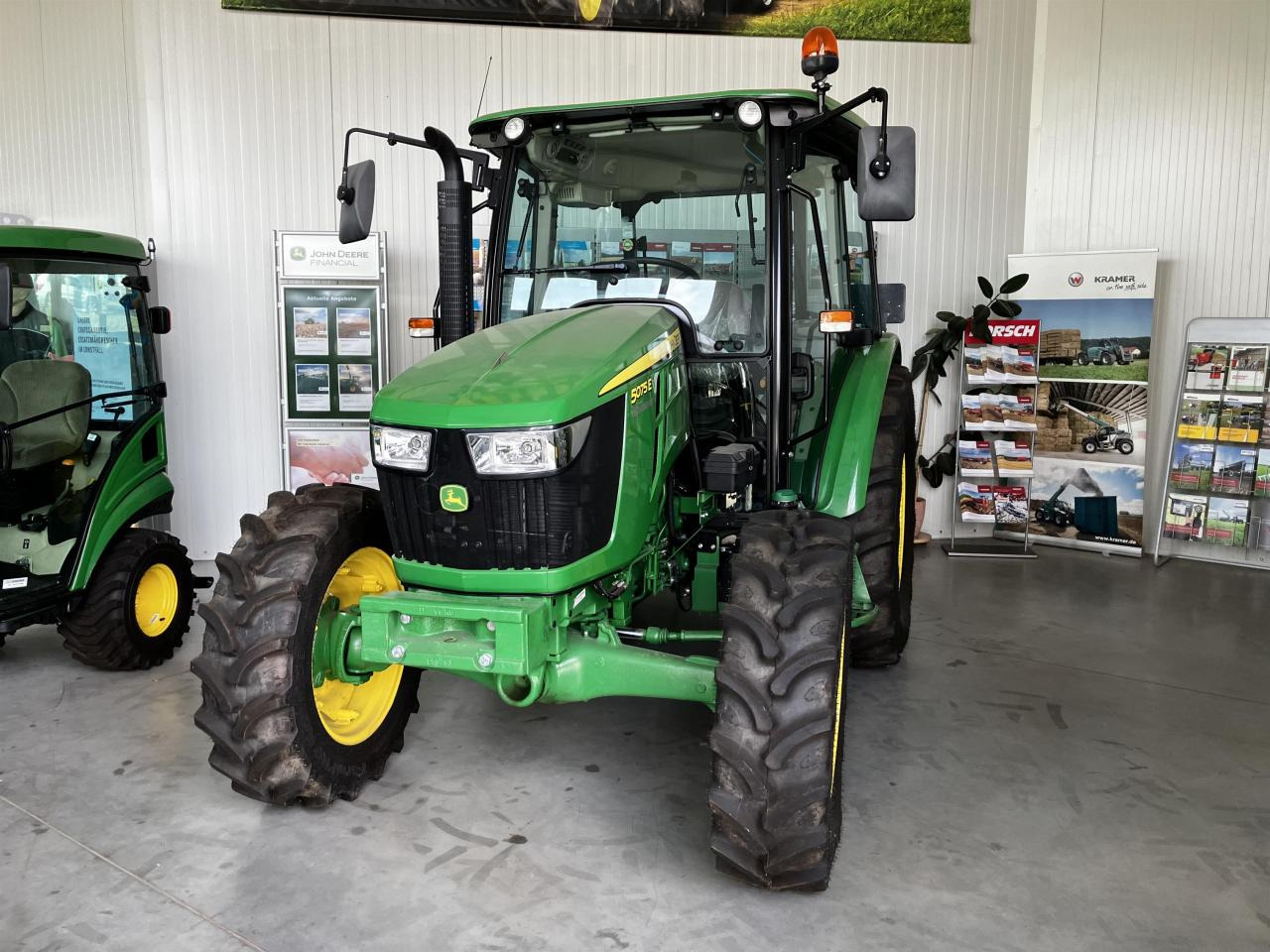 John Deere 5075E - Tractor: afbeelding 1 John Deere 5075E - Tractor: afbeelding 1