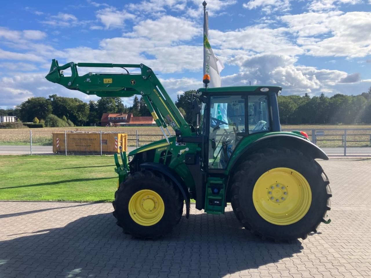 John Deere 6120M - Tractor: afbeelding 1 John Deere 6120M - Tractor: afbeelding 1