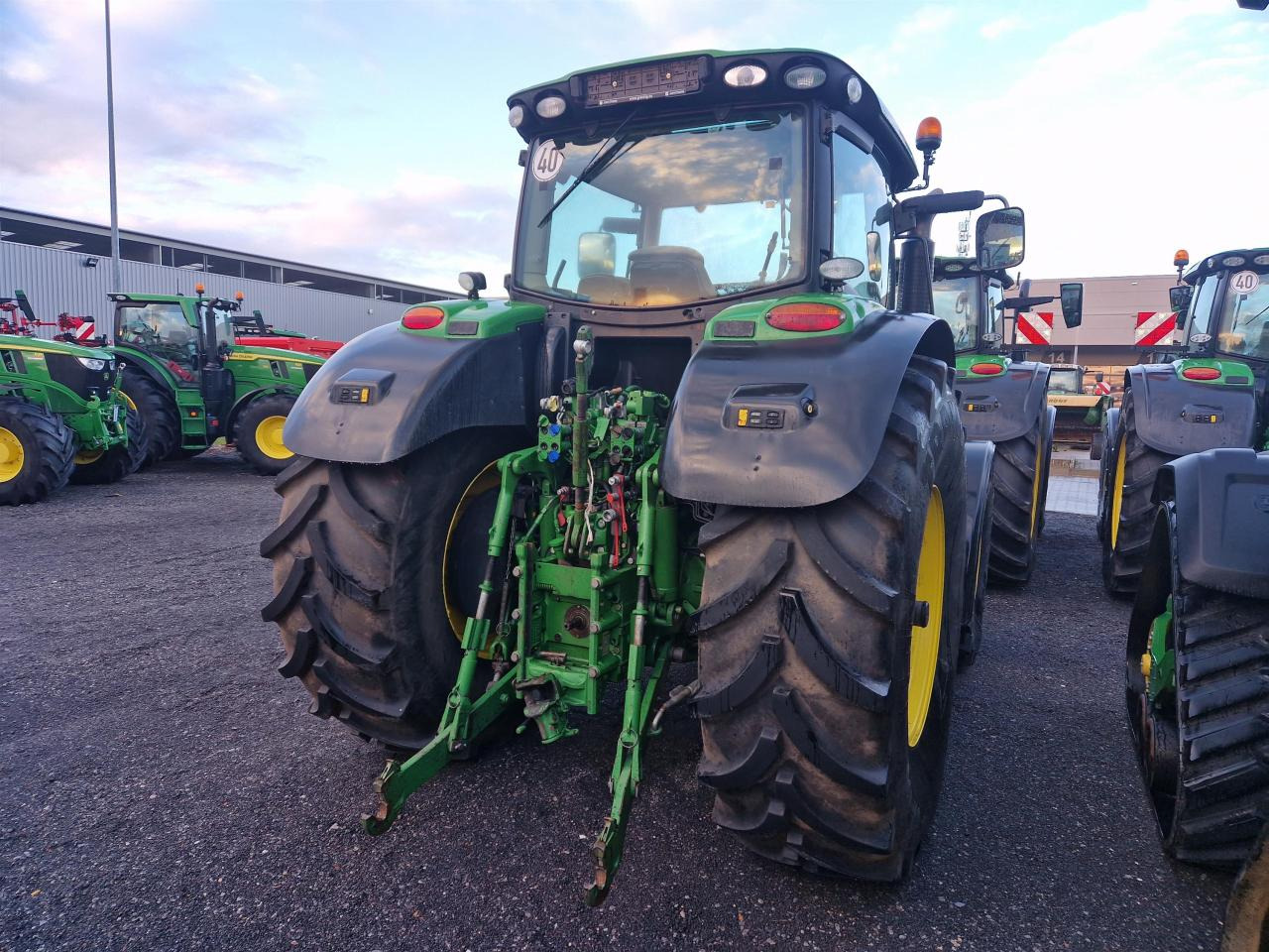 John Deere 6170R - Tractor: afbeelding 2 John Deere 6170R - Tractor: afbeelding 2