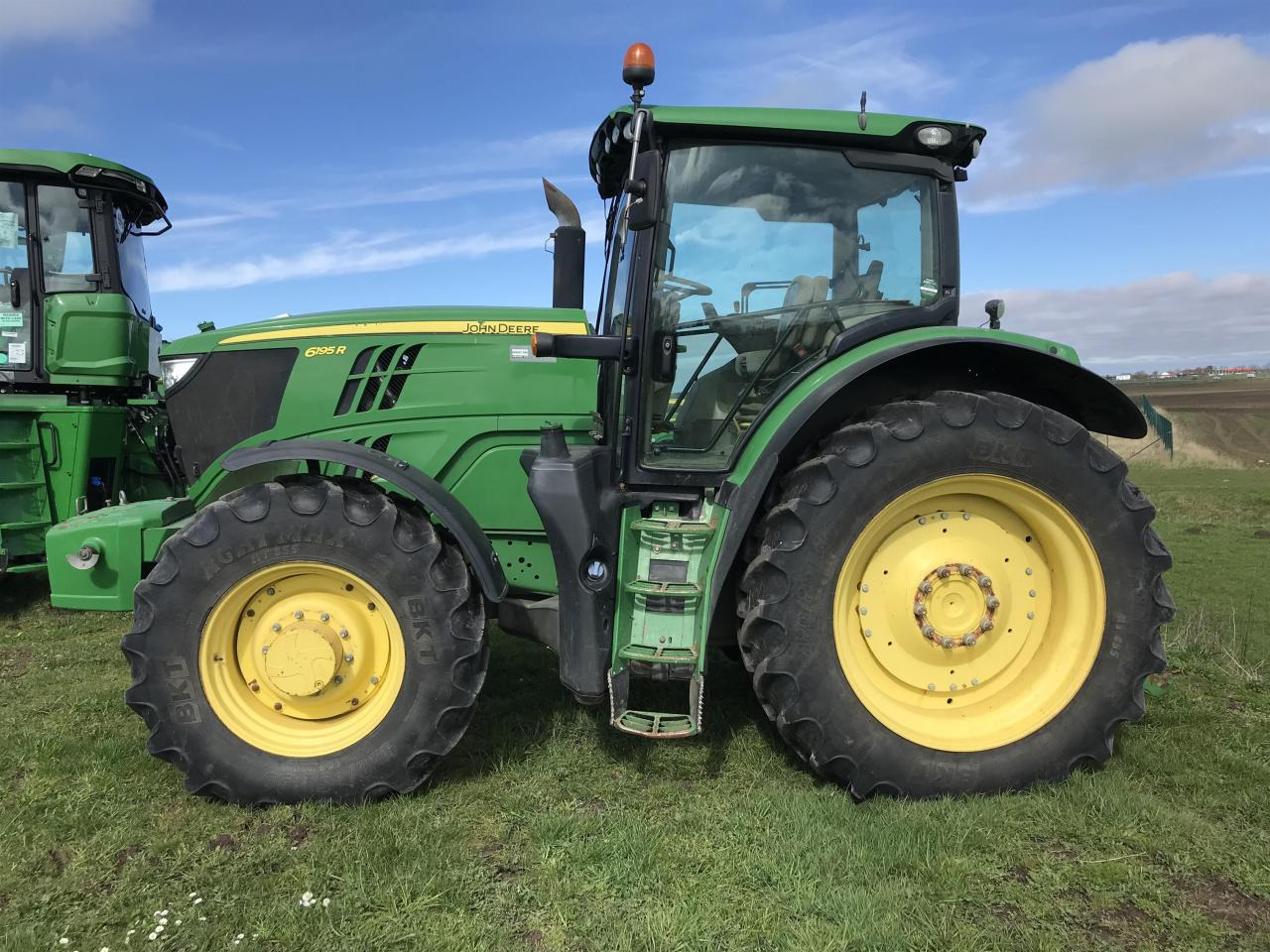John Deere 6195R - Tractor: afbeelding 1 John Deere 6195R - Tractor: afbeelding 1