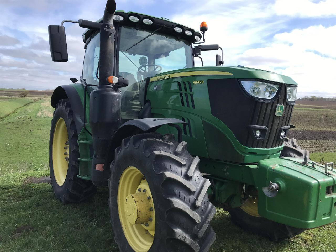 John Deere 6195R - Tractor: afbeelding 2 John Deere 6195R - Tractor: afbeelding 2