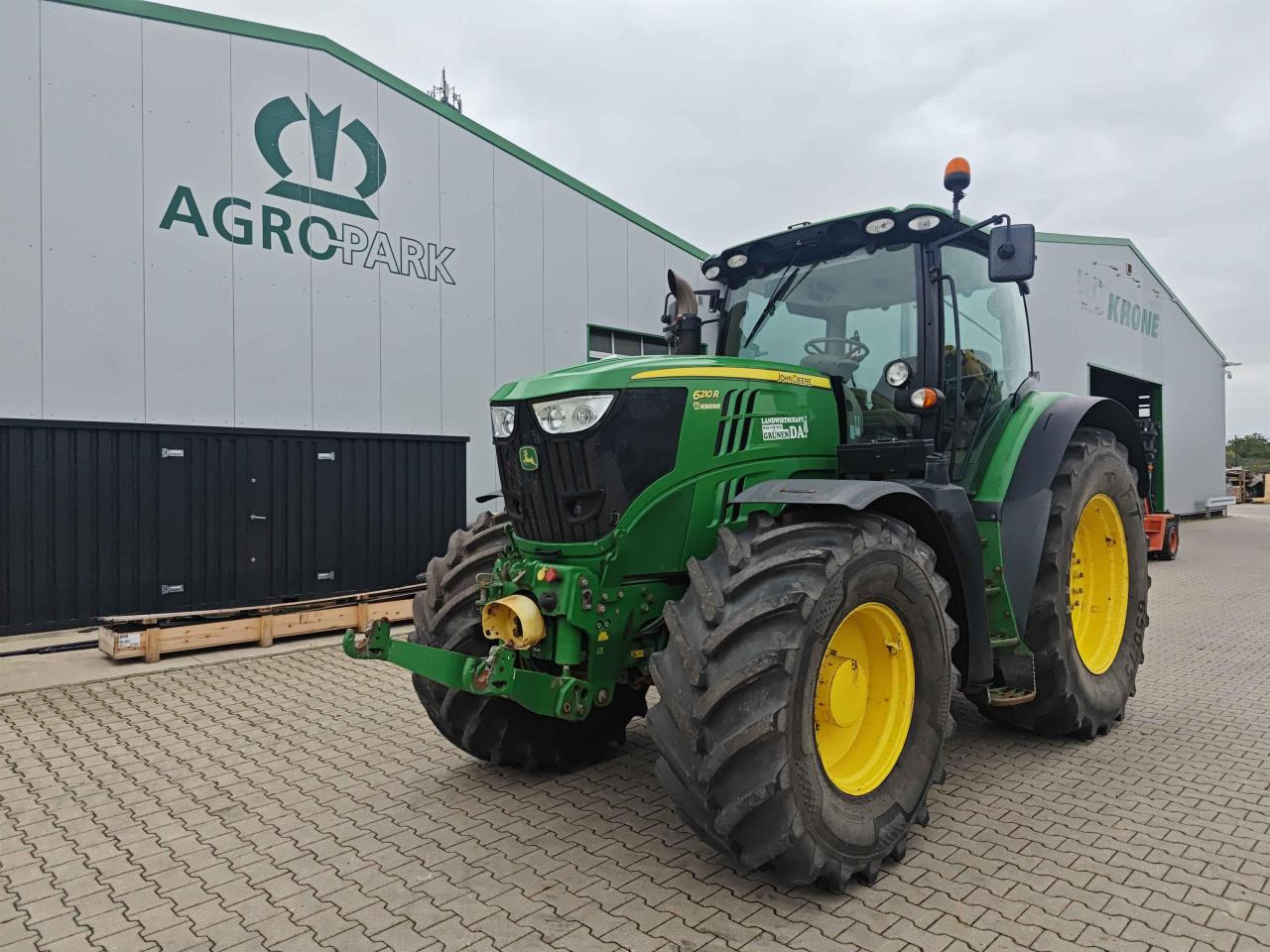 John Deere 6210R - Tractor: afbeelding 1 John Deere 6210R - Tractor: afbeelding 1