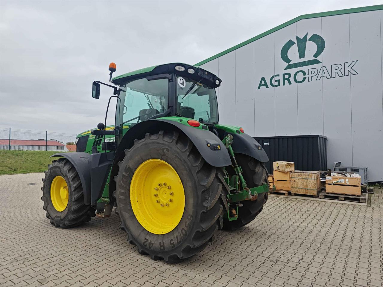 John Deere 6210R - Tractor: afbeelding 3 John Deere 6210R - Tractor: afbeelding 3