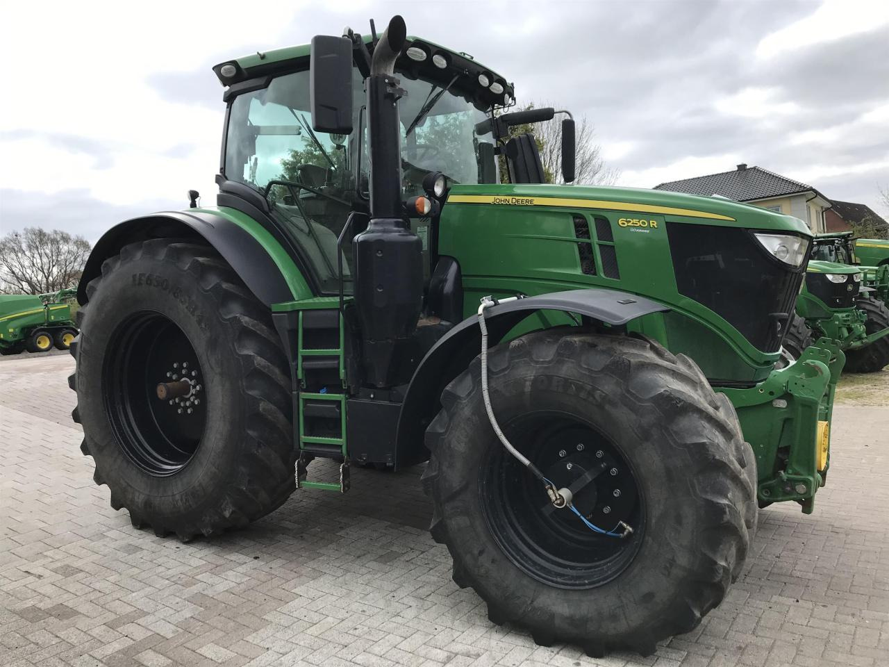 John Deere 6250R - Tractor: afbeelding 2 John Deere 6250R - Tractor: afbeelding 2