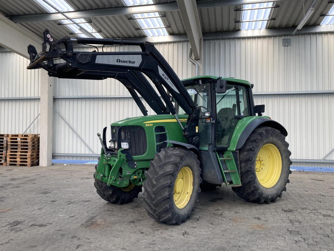 John Deere 6830 Plus - Tractor: afbeelding 1 John Deere 6830 Plus - Tractor: afbeelding 1