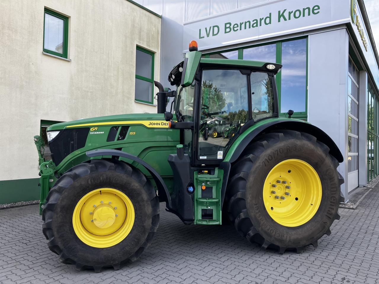 John Deere 6R 155 - Tractor: afbeelding 1 John Deere 6R 155 - Tractor: afbeelding 1