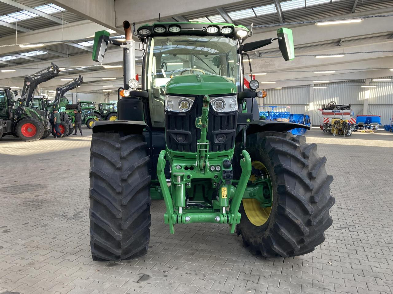 John Deere 6R 185 - Tractor: afbeelding 4 John Deere 6R 185 - Tractor: afbeelding 4