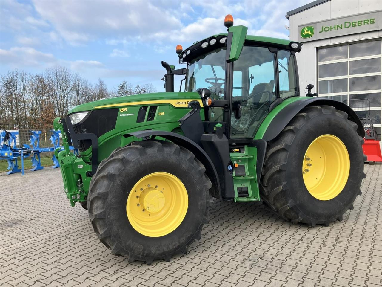 John Deere 6R 185 - Tractor: afbeelding 1 John Deere 6R 185 - Tractor: afbeelding 1