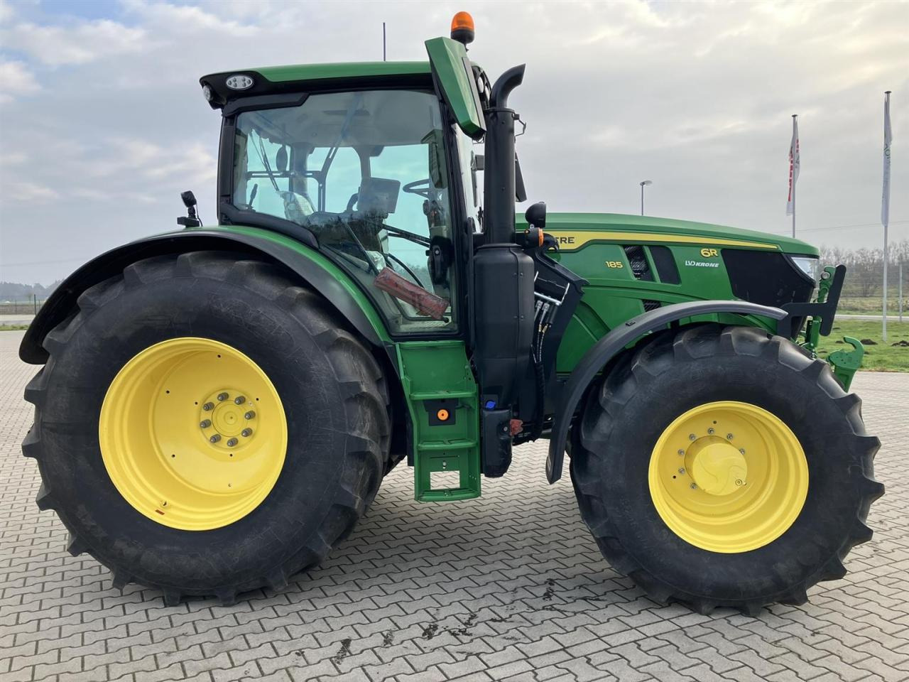 John Deere 6R 185 - Tractor: afbeelding 2 John Deere 6R 185 - Tractor: afbeelding 2