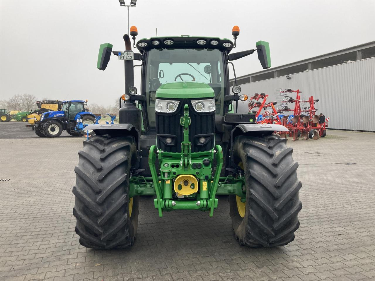 John Deere 6R 215 - Tractor: afbeelding 1 John Deere 6R 215 - Tractor: afbeelding 1