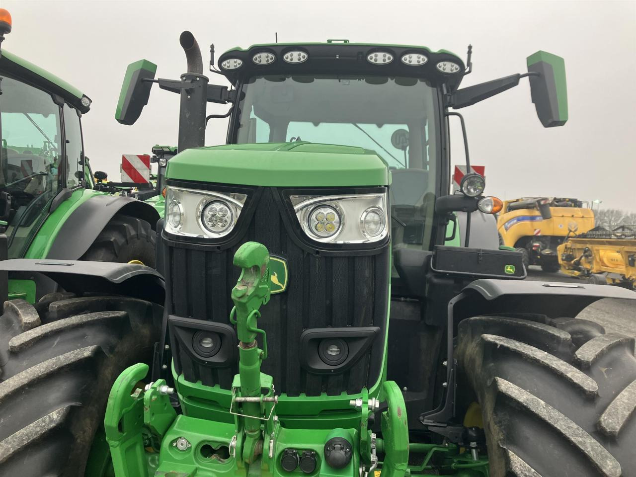 John Deere 6R 215 - Tractor: afbeelding 3 John Deere 6R 215 - Tractor: afbeelding 3