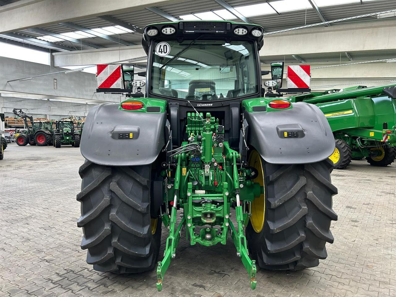John Deere 6R 215 - Tractor: afbeelding 3 John Deere 6R 215 - Tractor: afbeelding 3