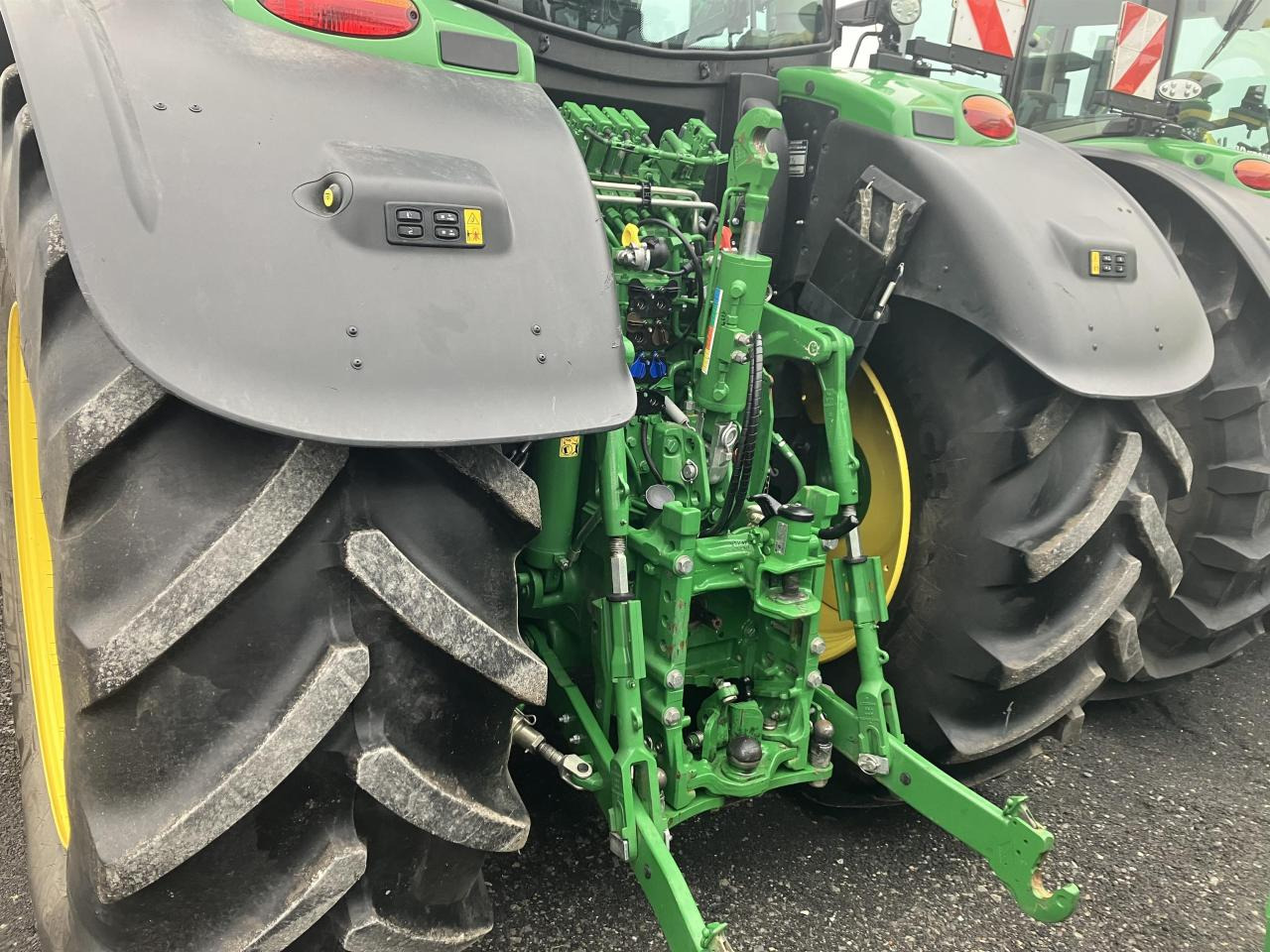 John Deere 6R 215 - Tractor: afbeelding 4 John Deere 6R 215 - Tractor: afbeelding 4
