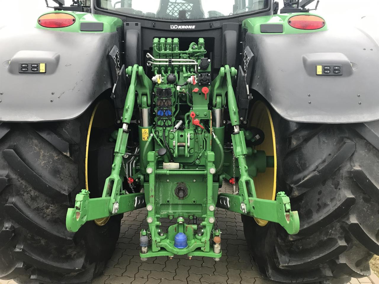 John Deere 6R 215 - Tractor: afbeelding 4 John Deere 6R 215 - Tractor: afbeelding 4