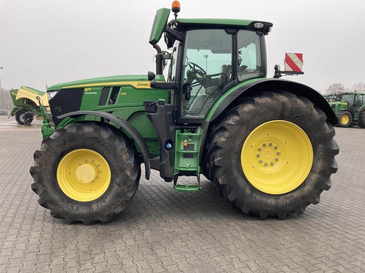 John Deere 6R 215 - Tractor: afbeelding 2 John Deere 6R 215 - Tractor: afbeelding 2