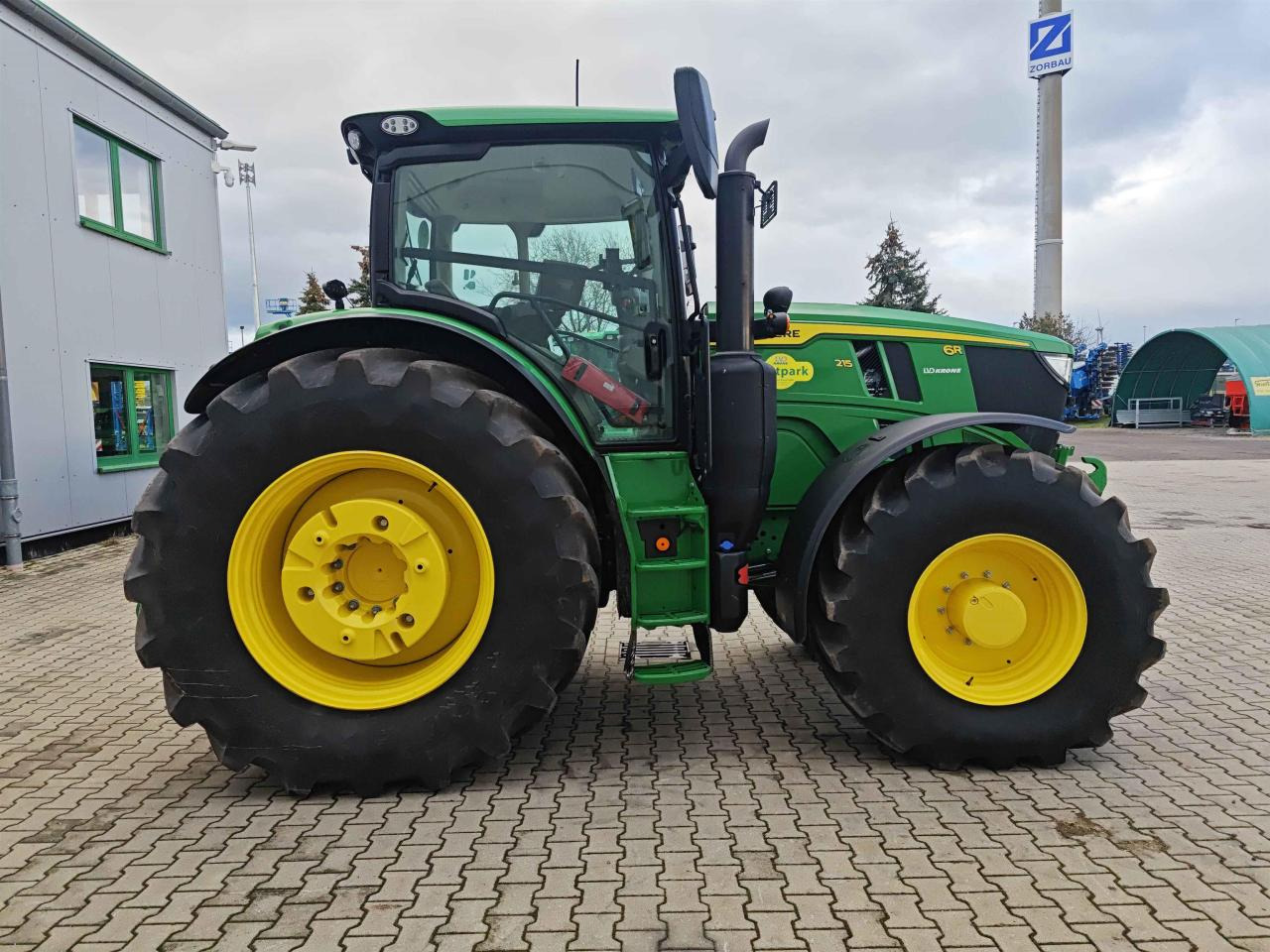 John Deere 6R 215 - Tractor: afbeelding 3 John Deere 6R 215 - Tractor: afbeelding 3