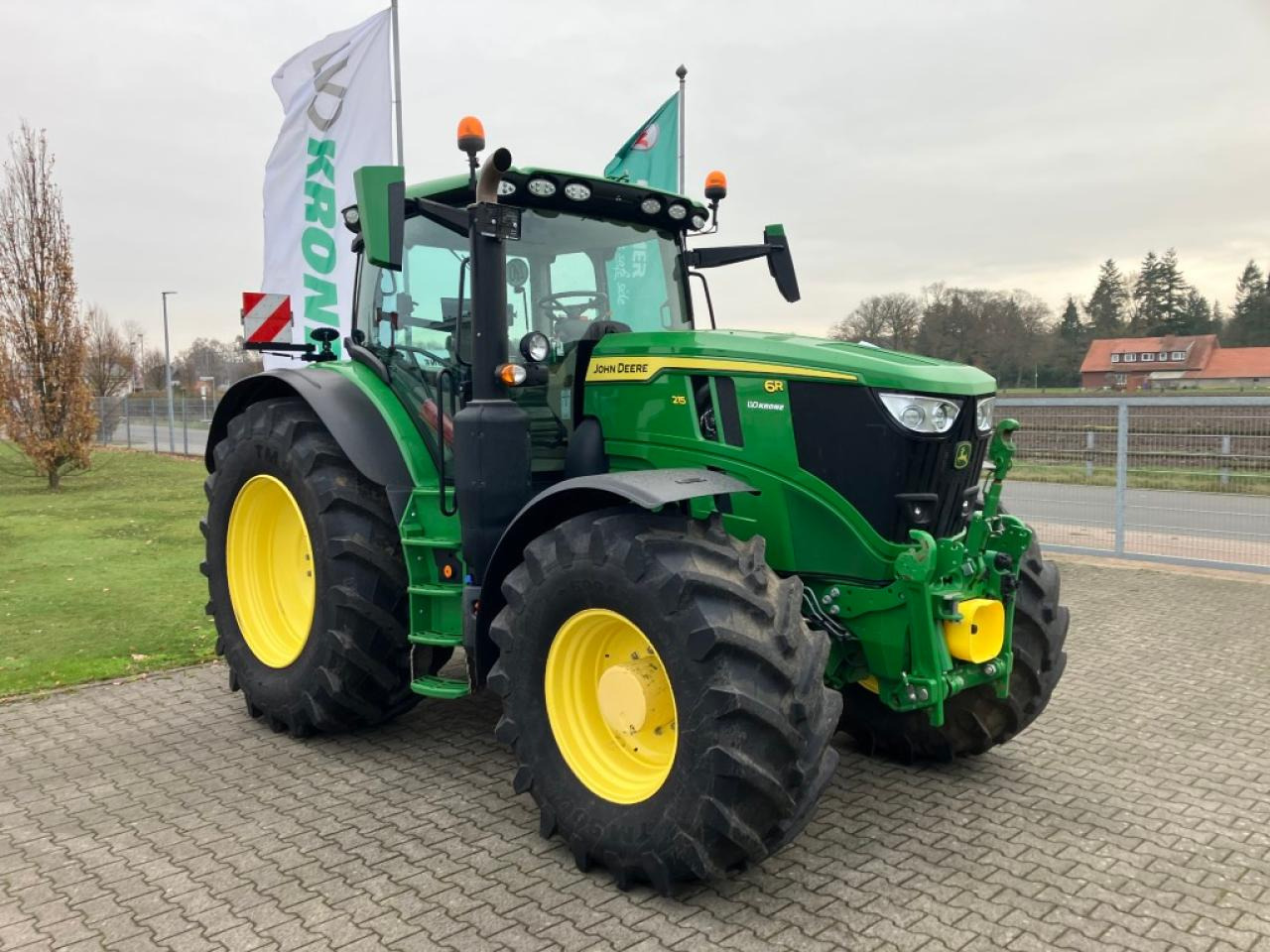 John Deere 6R 215 - Tractor: afbeelding 2 John Deere 6R 215 - Tractor: afbeelding 2