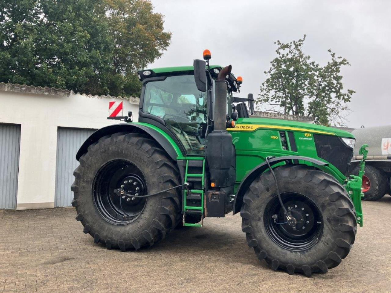 John Deere 6R 250 - Tractor: afbeelding 3 John Deere 6R 250 - Tractor: afbeelding 3