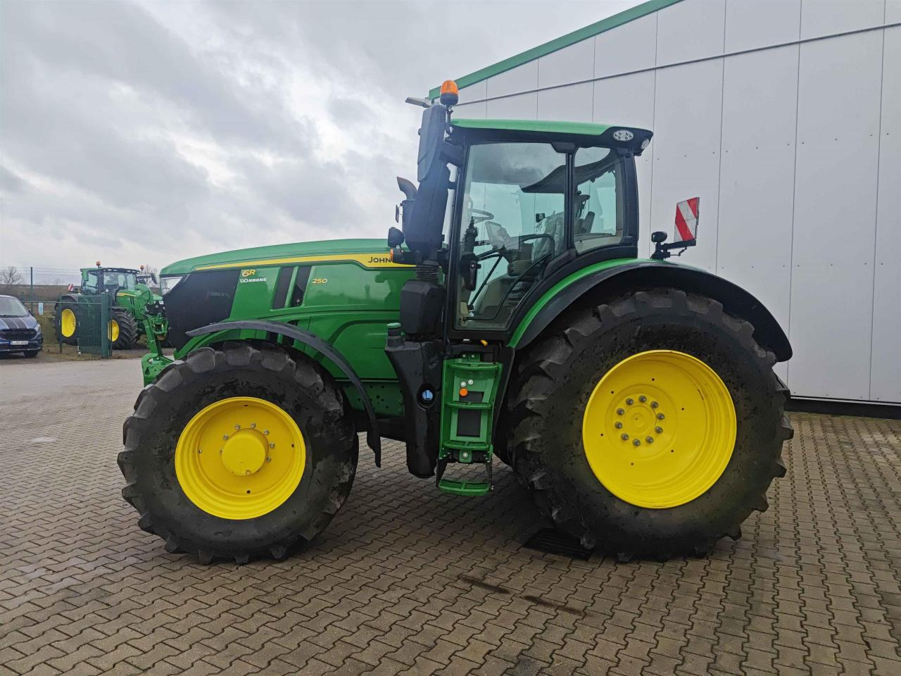 John Deere 6R 250 - Tractor: afbeelding 4 John Deere 6R 250 - Tractor: afbeelding 4