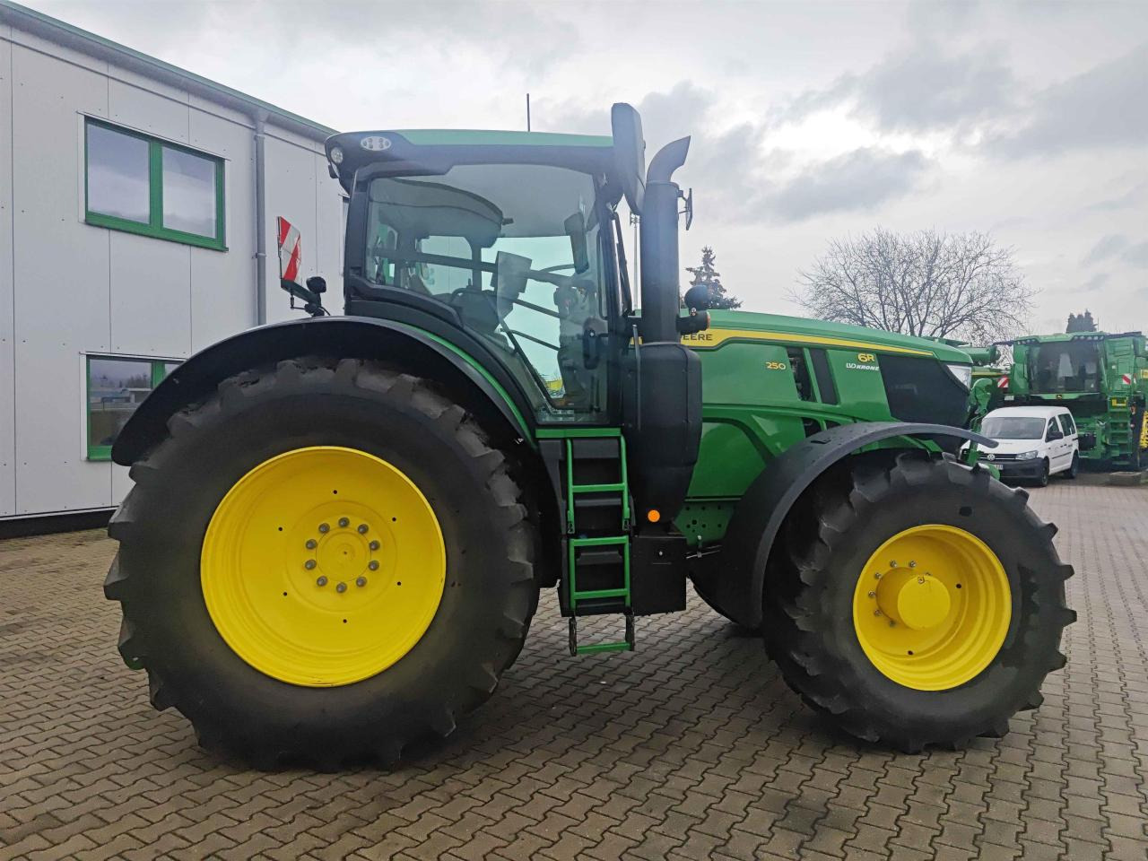 John Deere 6R 250 - Tractor: afbeelding 3 John Deere 6R 250 - Tractor: afbeelding 3