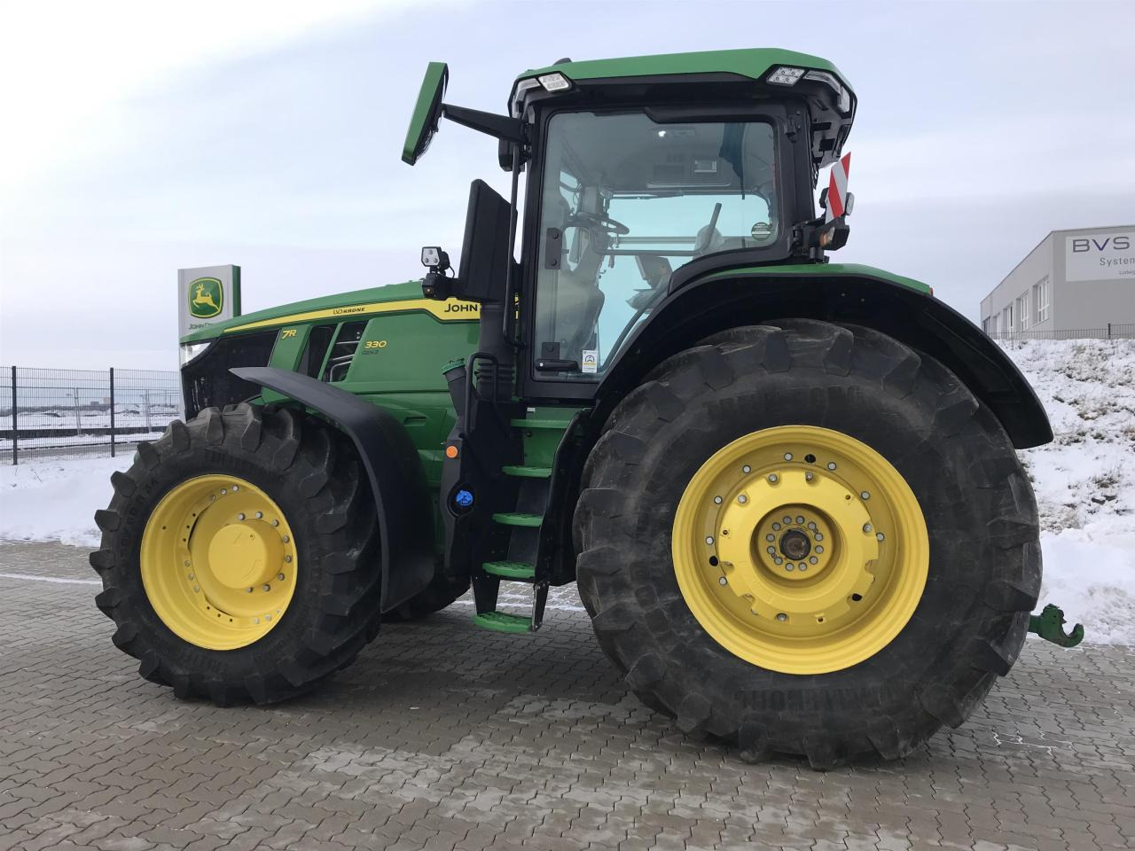 John Deere 7R 330 - Tractor: afbeelding 1 John Deere 7R 330 - Tractor: afbeelding 1