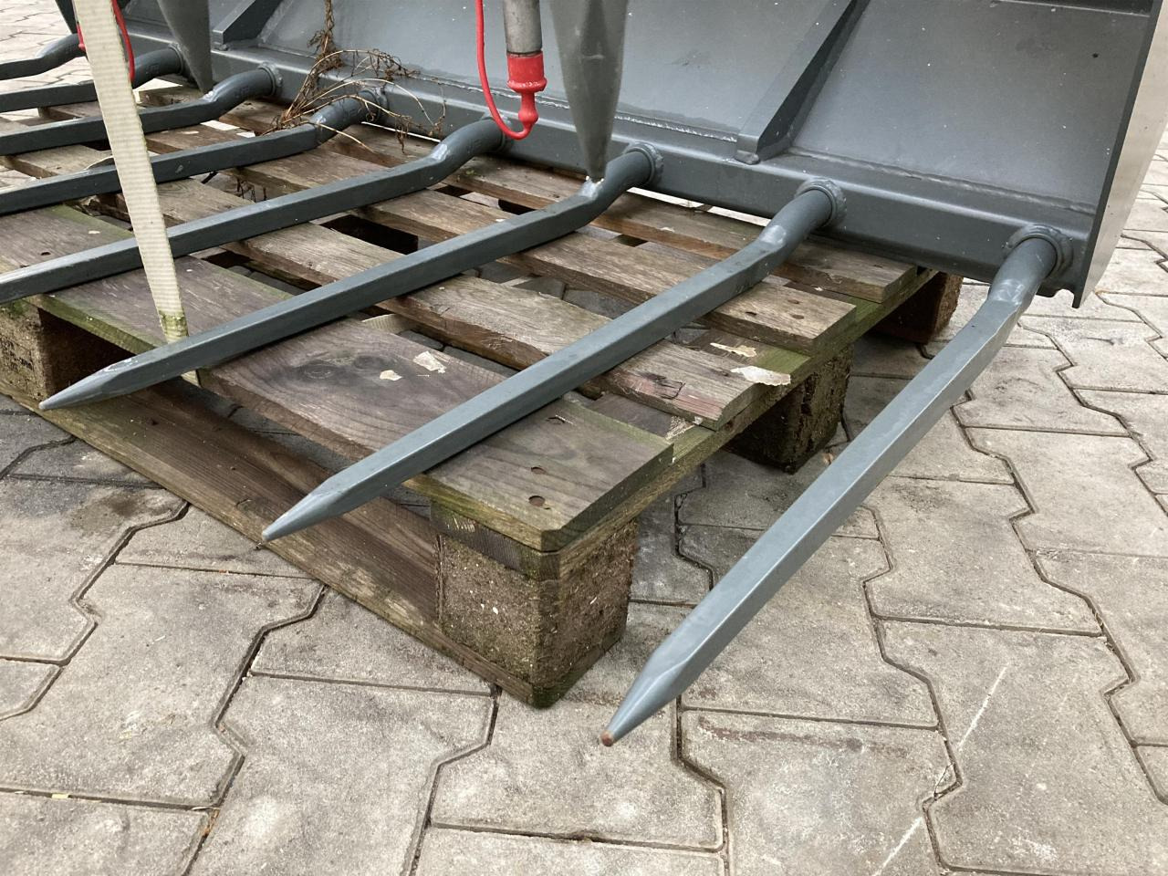 Kramer 1600 mm Vielzweckgabel - Voorlader voor tractor: afbeelding 3 Kramer 1600 mm Vielzweckgabel - Voorlader voor tractor: afbeelding 3