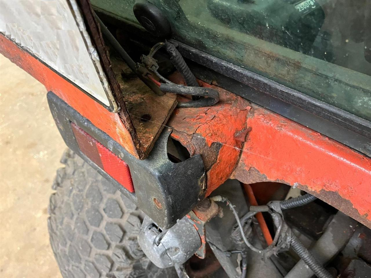 Gemeentelijke tractor Kubota B2110: afbeelding 14