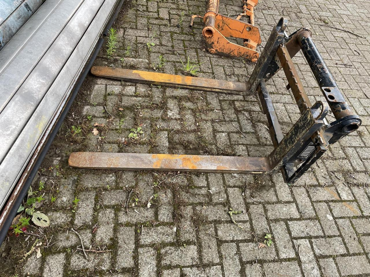Manitou Palettengabel - Voorlader voor tractor: afbeelding 1 Manitou Palettengabel - Voorlader voor tractor: afbeelding 1