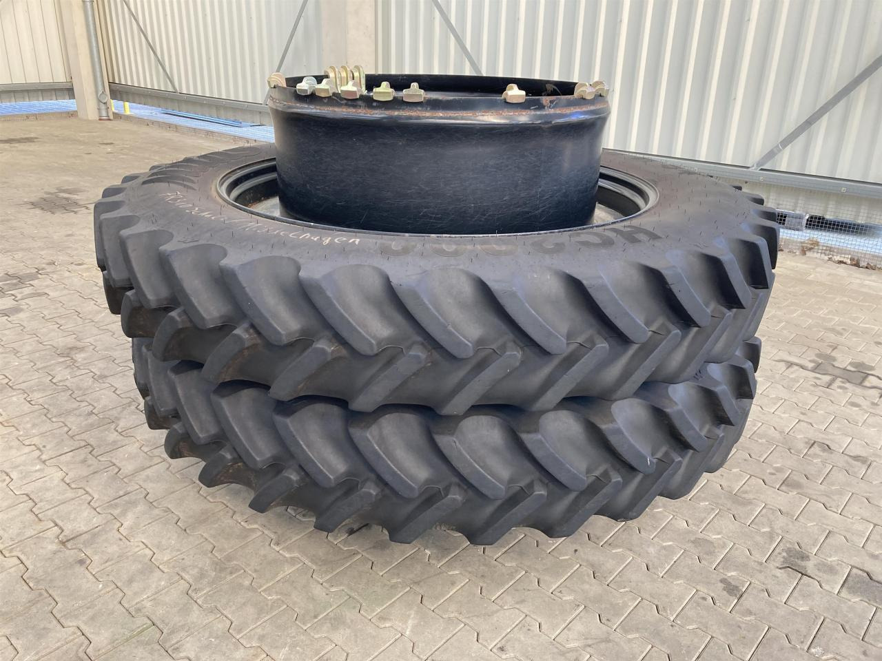 Mitas 380/105R54 - Band voor Landbouwmachine: afbeelding 1 Mitas 380/105R54 - Band voor Landbouwmachine: afbeelding 1