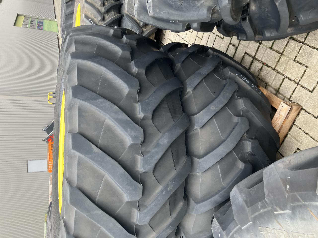 Trelleborg 710/75R42 - Band voor Landbouwmachine: afbeelding 1 Trelleborg 710/75R42 - Band voor Landbouwmachine: afbeelding 1