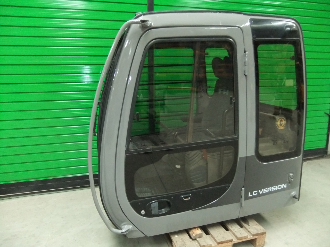 Cab FIAT-HITACHI EX215 71466300 - Cabine voor Bouwmachine: afbeelding 2 Cab FIAT-HITACHI EX215 71466300 - Cabine voor Bouwmachine: afbeelding 2