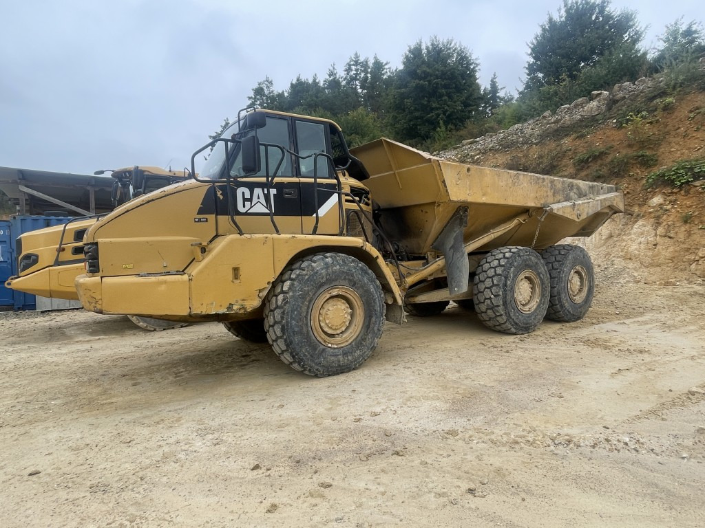 CAT 730 - Kiepwagen met knikbesturing: afbeelding 1 CAT 730 - Kiepwagen met knikbesturing: afbeelding 1