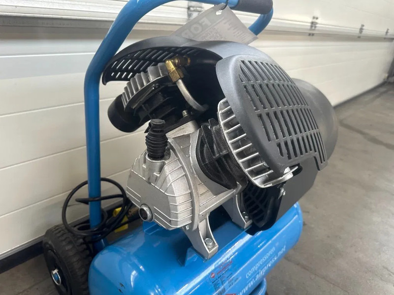 Airpress HL 425-24 Elektrische Zuigercompressor 3 PK 392 L / min 8 Bar Overstock New ! - Luchtcompressor: afbeelding 5 Airpress HL 425-24 Elektrische Zuigercompressor 3 PK 392 L / min 8 Bar Overstock New ! - Luchtcompressor: afbeelding 5