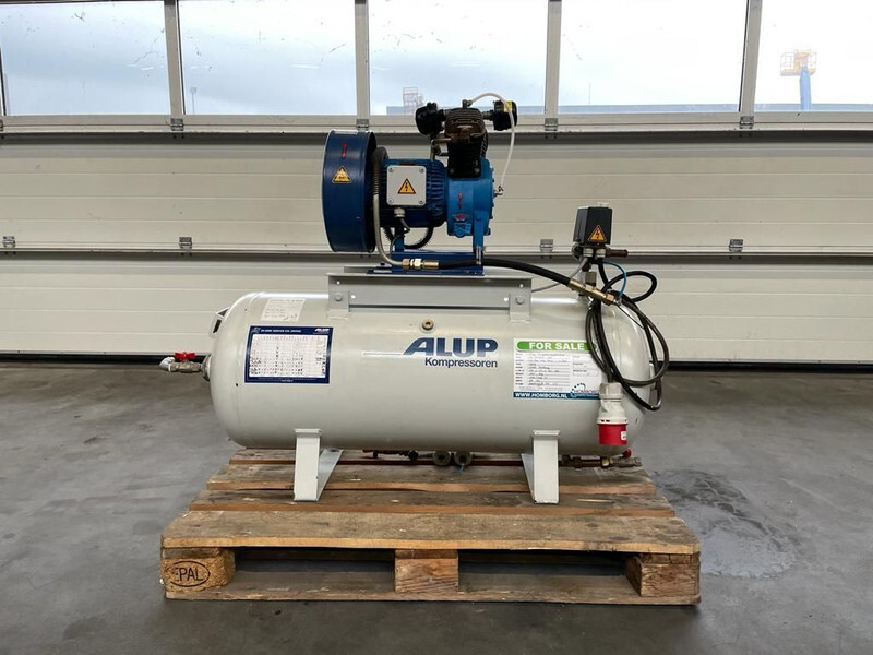 Alup 2.2 kW 240 L / min 10 Bar Elektrische Zuigercompressor op ketel - Luchtcompressor: afbeelding 1 Alup 2.2 kW 240 L / min 10 Bar Elektrische Zuigercompressor op ketel - Luchtcompressor: afbeelding 1