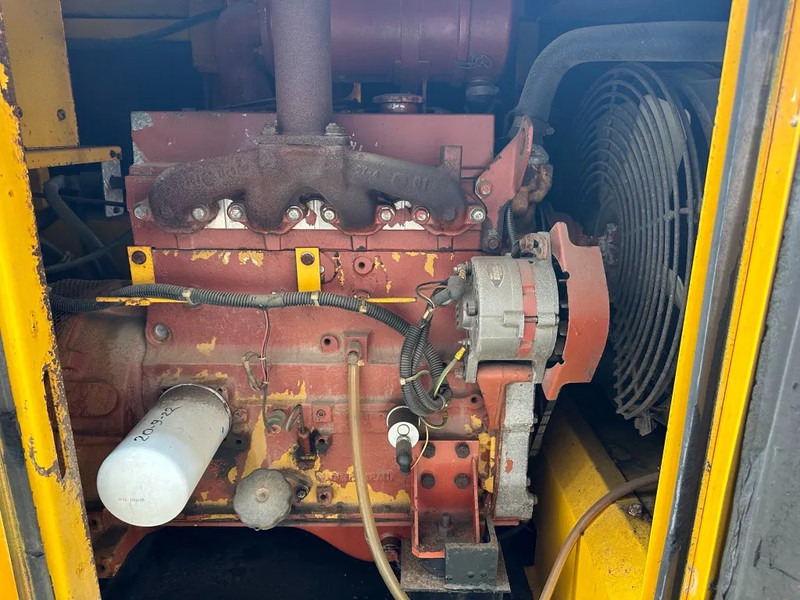 Atlas-Copco Komatsu 40 kVA Silent generatorset - Industrie generator: afbeelding 5 Atlas-Copco Komatsu 40 kVA Silent generatorset - Industrie generator: afbeelding 5