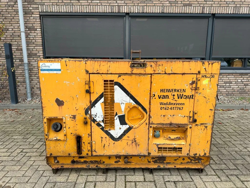 Atlas-Copco Komatsu 40 kVA Silent generatorset - Industrie generator: afbeelding 1 Atlas-Copco Komatsu 40 kVA Silent generatorset - Industrie generator: afbeelding 1
