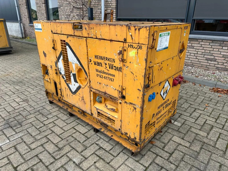Atlas-Copco Komatsu 40 kVA Silent generatorset - Industrie generator: afbeelding 4 Atlas-Copco Komatsu 40 kVA Silent generatorset - Industrie generator: afbeelding 4