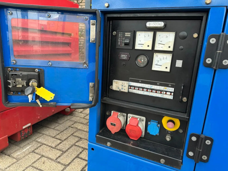 Atlas-Copco QAS 14 Yanmar Stamford 15 kVA Silent generatorset - Industrie generator: afbeelding 2 Atlas-Copco QAS 14 Yanmar Stamford 15 kVA Silent generatorset - Industrie generator: afbeelding 2