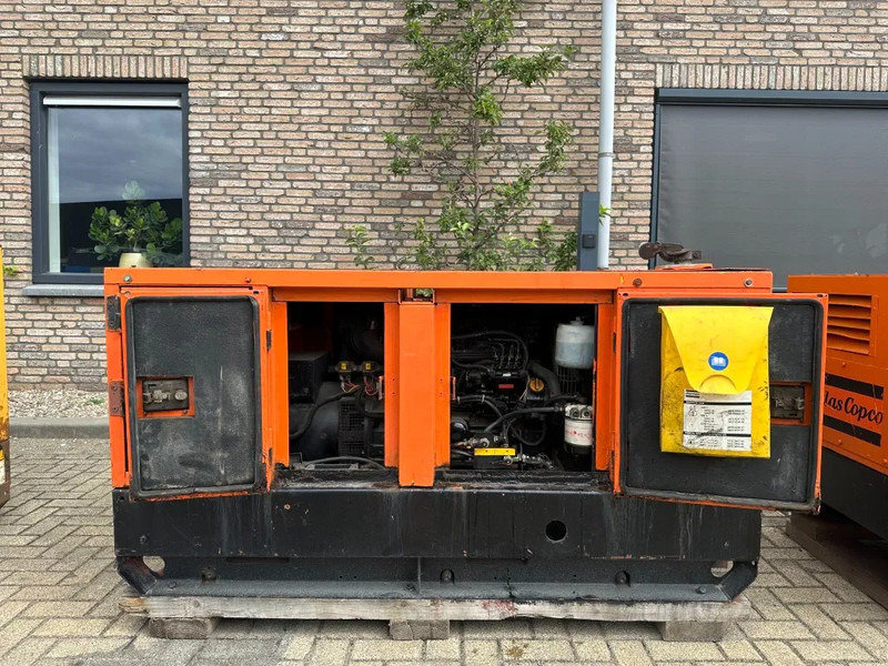 Atlas-Copco QAS 18 Yanmar Mecc Alte Spa 18 kVA Silent generatorset - Industrie generator: afbeelding 3 Atlas-Copco QAS 18 Yanmar Mecc Alte Spa 18 kVA Silent generatorset - Industrie generator: afbeelding 3