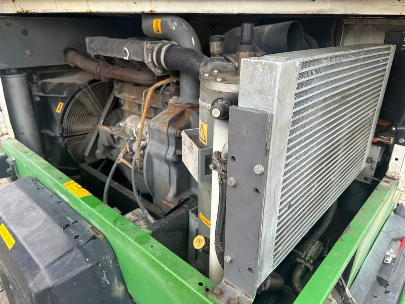 Atlas-Copco XAS 96 DD EU Deutz 5.3 m3 / min 35 kW 7 Bar mobiele Diesel Compressor aanhanger - Luchtcompressor: afbeelding 4 Atlas-Copco XAS 96 DD EU Deutz 5.3 m3 / min 35 kW 7 Bar mobiele Diesel Compressor aanhanger - Luchtcompressor: afbeelding 4