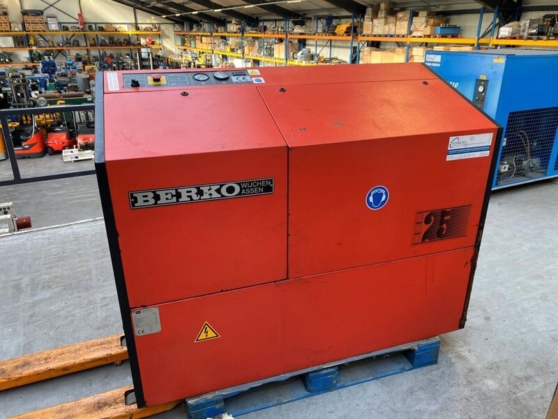 BERKO BSD 25 18.5 kW 2400 L / min 8 Bar Silent Elektrische Schroefcompressor - Luchtcompressor: afbeelding 5 BERKO BSD 25 18.5 kW 2400 L / min 8 Bar Silent Elektrische Schroefcompressor - Luchtcompressor: afbeelding 5