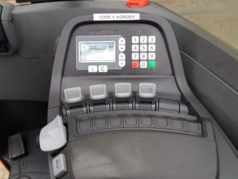 Reach truck BT RRE180H Toyota 1.8 ton Triplex Freelift Sideshift Elektra Reachtruck: afbeelding 7