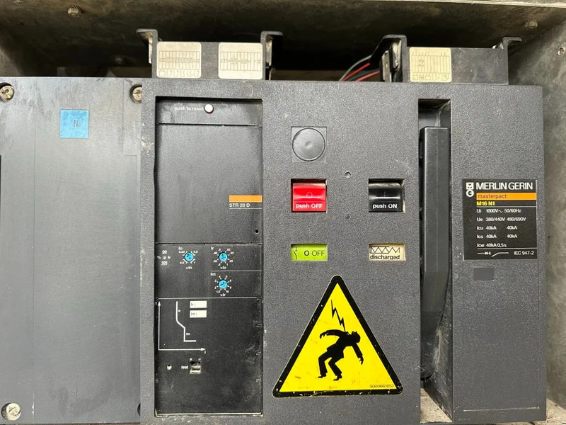 Industrie generator Cummins KTA 38 G5 Leroy Somer 1000 kVA Silent generatorset in container: afbeelding 13