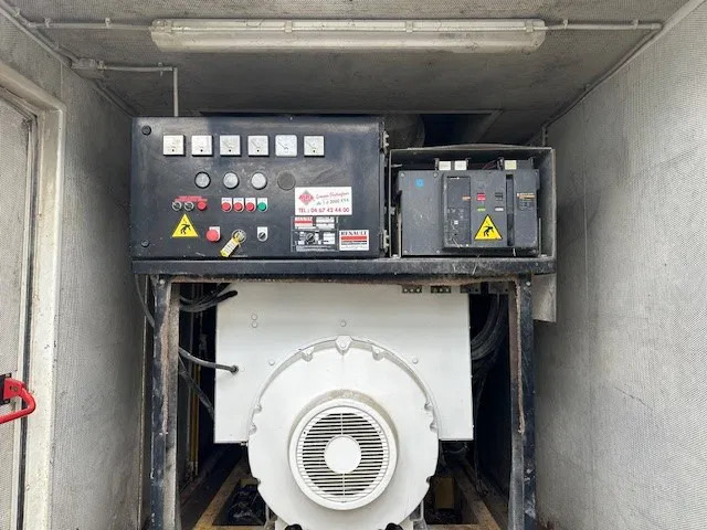 Cummins KTA 38 G5 Leroy Somer 1000 kVA Silent generatorset in container - Industrie generator: afbeelding 4 Cummins KTA 38 G5 Leroy Somer 1000 kVA Silent generatorset in container - Industrie generator: afbeelding 4