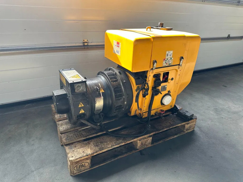 Hatz 2L41C Stamford 17.5 kVA Silentpack generatorset - Industrie generator: afbeelding 3 Hatz 2L41C Stamford 17.5 kVA Silentpack generatorset - Industrie generator: afbeelding 3