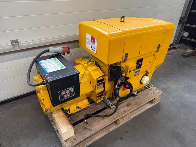 Hatz 3L41C Stamford 25 kVA Silentpack generatorset - Industrie generator: afbeelding 2 Hatz 3L41C Stamford 25 kVA Silentpack generatorset - Industrie generator: afbeelding 2