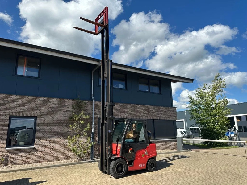 Hyster H3.0FT 3 ton Triplex Freelift Sideshift LPG Heftruck 2017 - LPG heftruck: afbeelding 2 Hyster H3.0FT 3 ton Triplex Freelift Sideshift LPG Heftruck 2017 - LPG heftruck: afbeelding 2