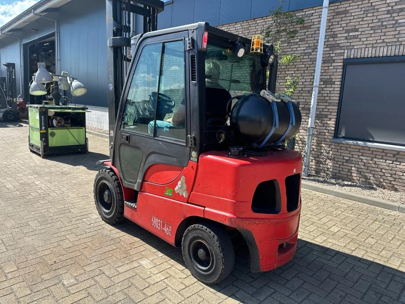 Hyster H3.0FT 3 ton Triplex Freelift Sideshift LPG Heftruck 2017 - LPG heftruck: afbeelding 3 Hyster H3.0FT 3 ton Triplex Freelift Sideshift LPG Heftruck 2017 - LPG heftruck: afbeelding 3