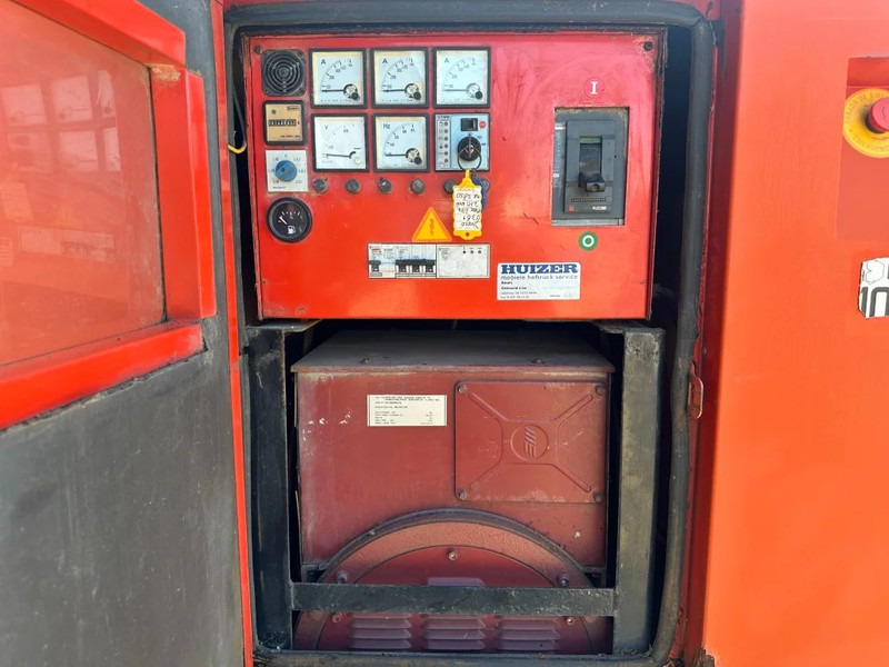 Iveco 8361 SRI 26.07 Mecc Alte Spa 210 kVA Silent generatorset - Industrie generator: afbeelding 2 Iveco 8361 SRI 26.07 Mecc Alte Spa 210 kVA Silent generatorset - Industrie generator: afbeelding 2