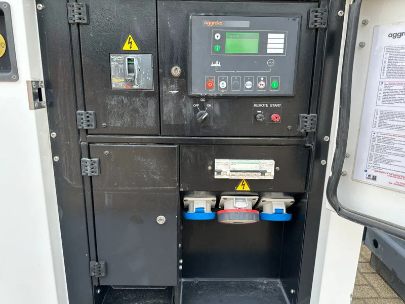 Iveco FPT F32 AM1A Leroy Somer 32 KVA Silent generatorset 660 hours ! - Industrie generator: afbeelding 2 Iveco FPT F32 AM1A Leroy Somer 32 KVA Silent generatorset 660 hours ! - Industrie generator: afbeelding 2